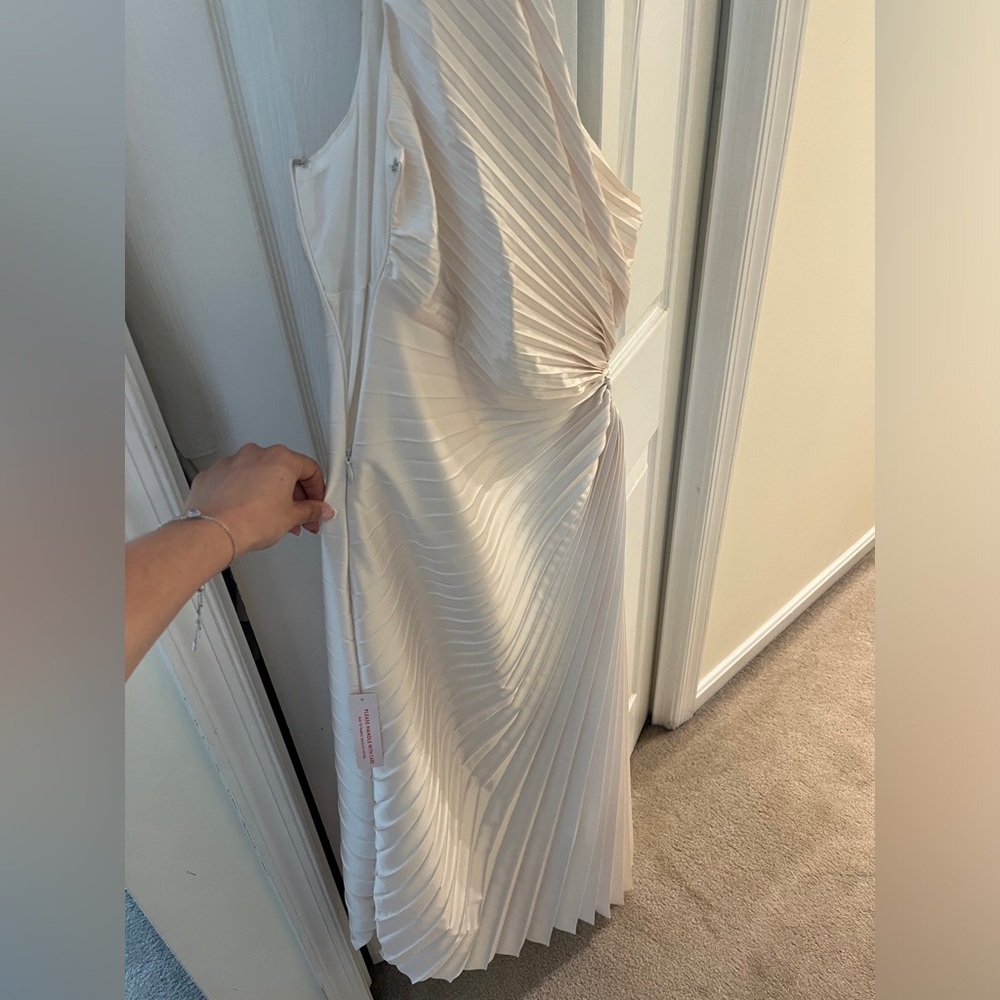 Off white event dress - Picture 5 of 7